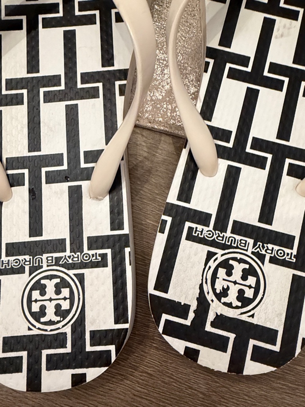 Tory Burch Black and White Logo Pattern Flip Flop Sandals - Picture 3 of 6